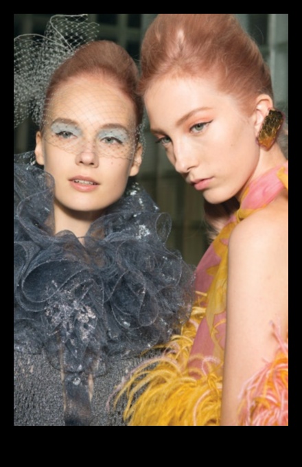 من مدارج الطائرات إلى الحياة الواقعية: كيفية ترجمة أحدث صيحات الموضة في الماكياج الطبيعي