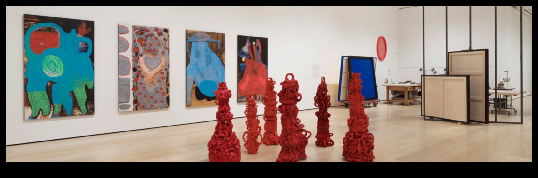 مستقبل الفن النسوي: التقاطع والتنوع في الفن المعاصر