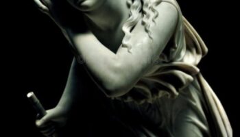 همسات منحوتة: اللغة الفنية للتماثيل القديمة